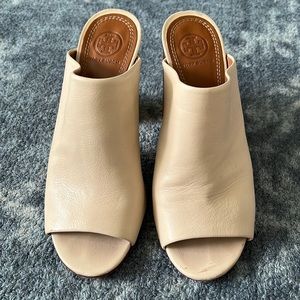 Tory Burch Rays Mule. 4” heels. Some minor scuffs as shown in photos.